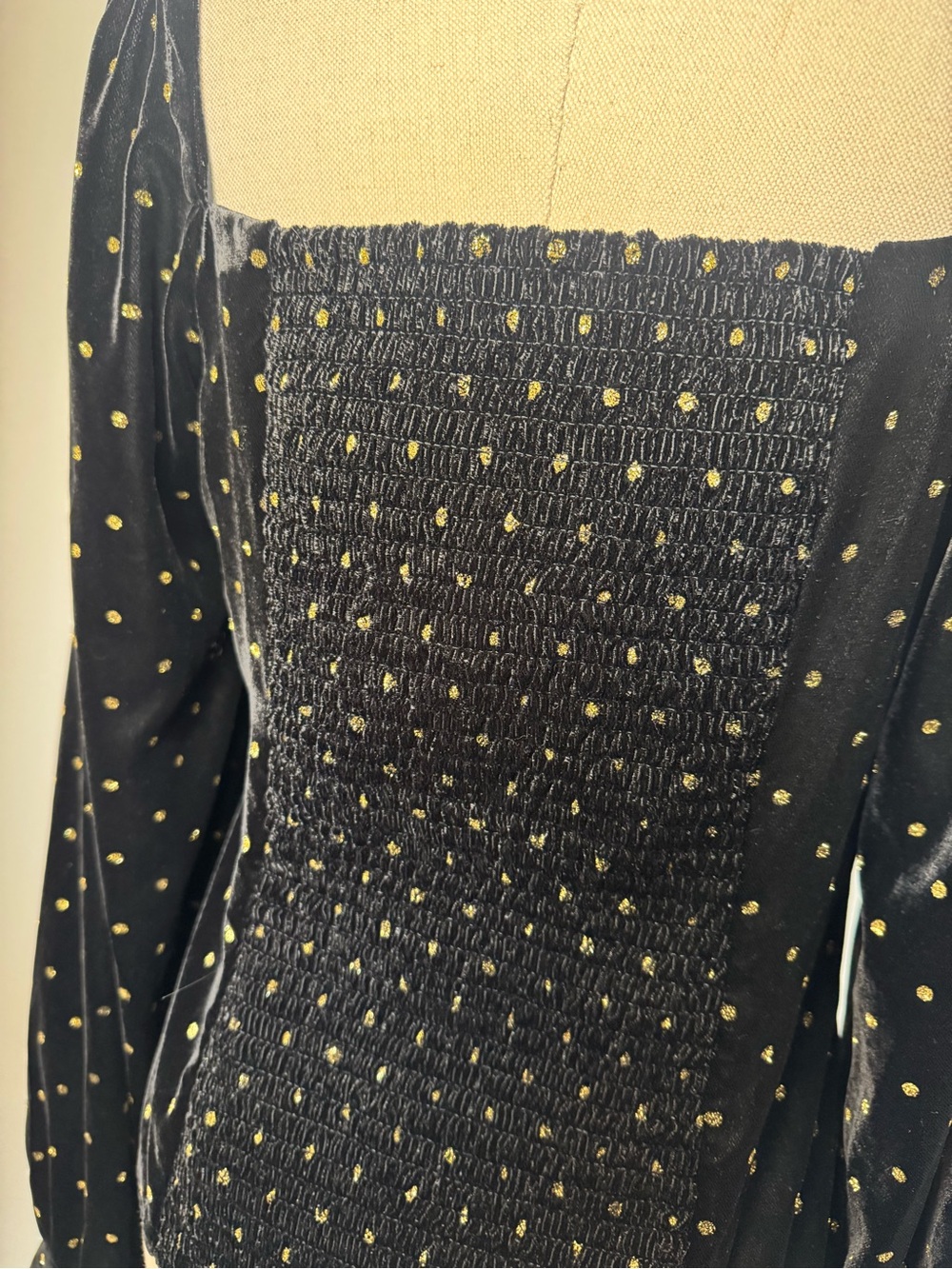 Sézane Annelise Blouse in black velvet with metallic gold polka dots - Picture 7 of 10